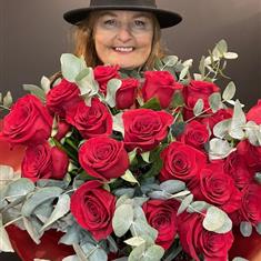 Luxury red roses 24