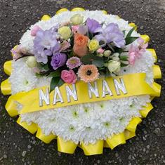 Lemon and lilac posy